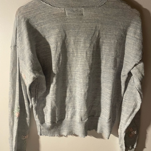 Sweater - distressed - floral - Picture 2 of 7